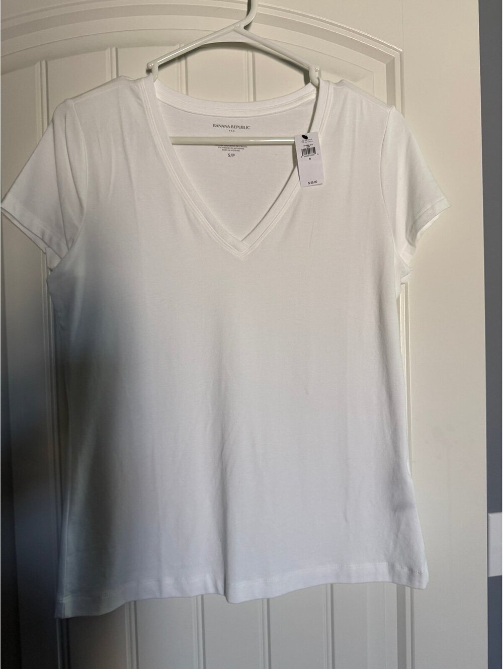 NWT Banana Republic Timeless VNeck Tee size Small